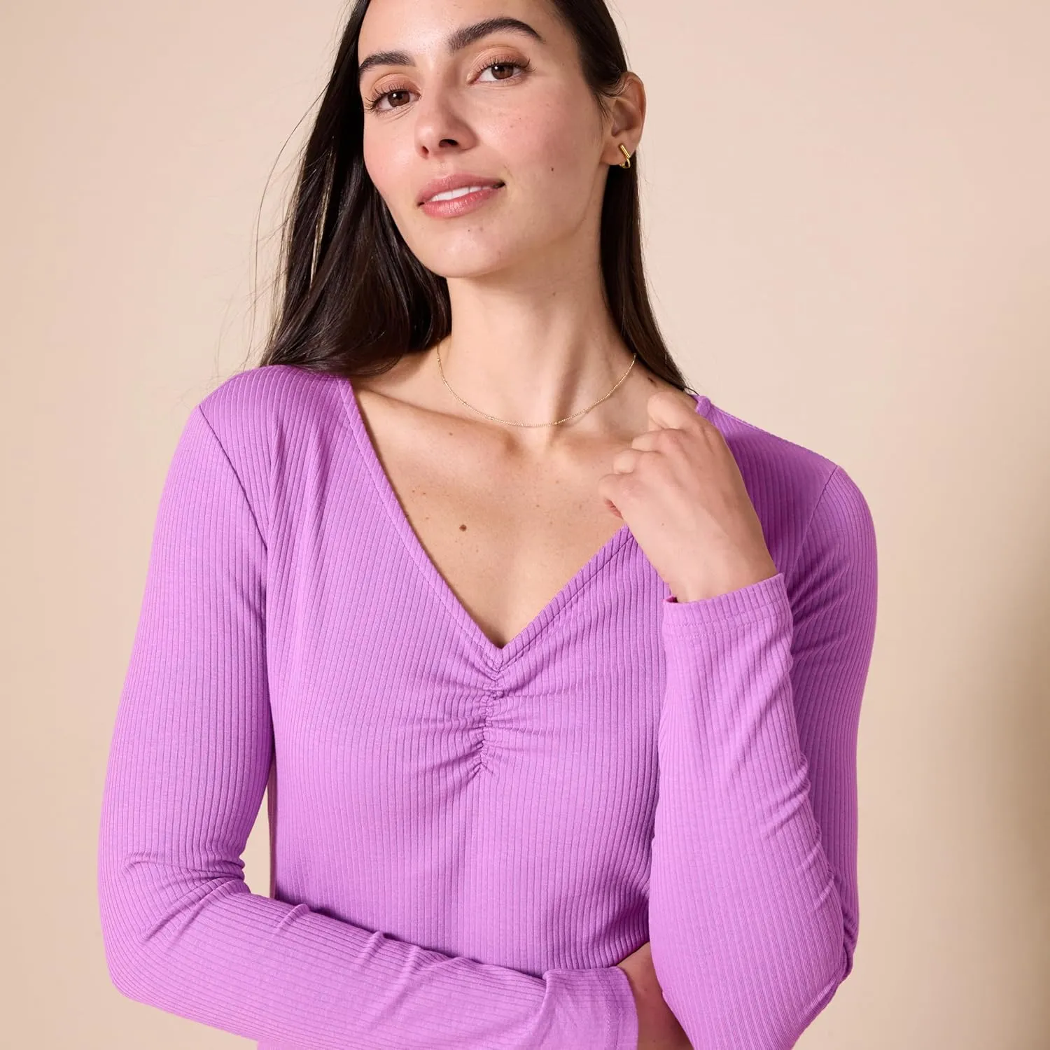 Amazon Essentials Women's Cinched V-Neck Long Sleeve Slim-Fit Rib-Knit T-Shirt, Pack of 2